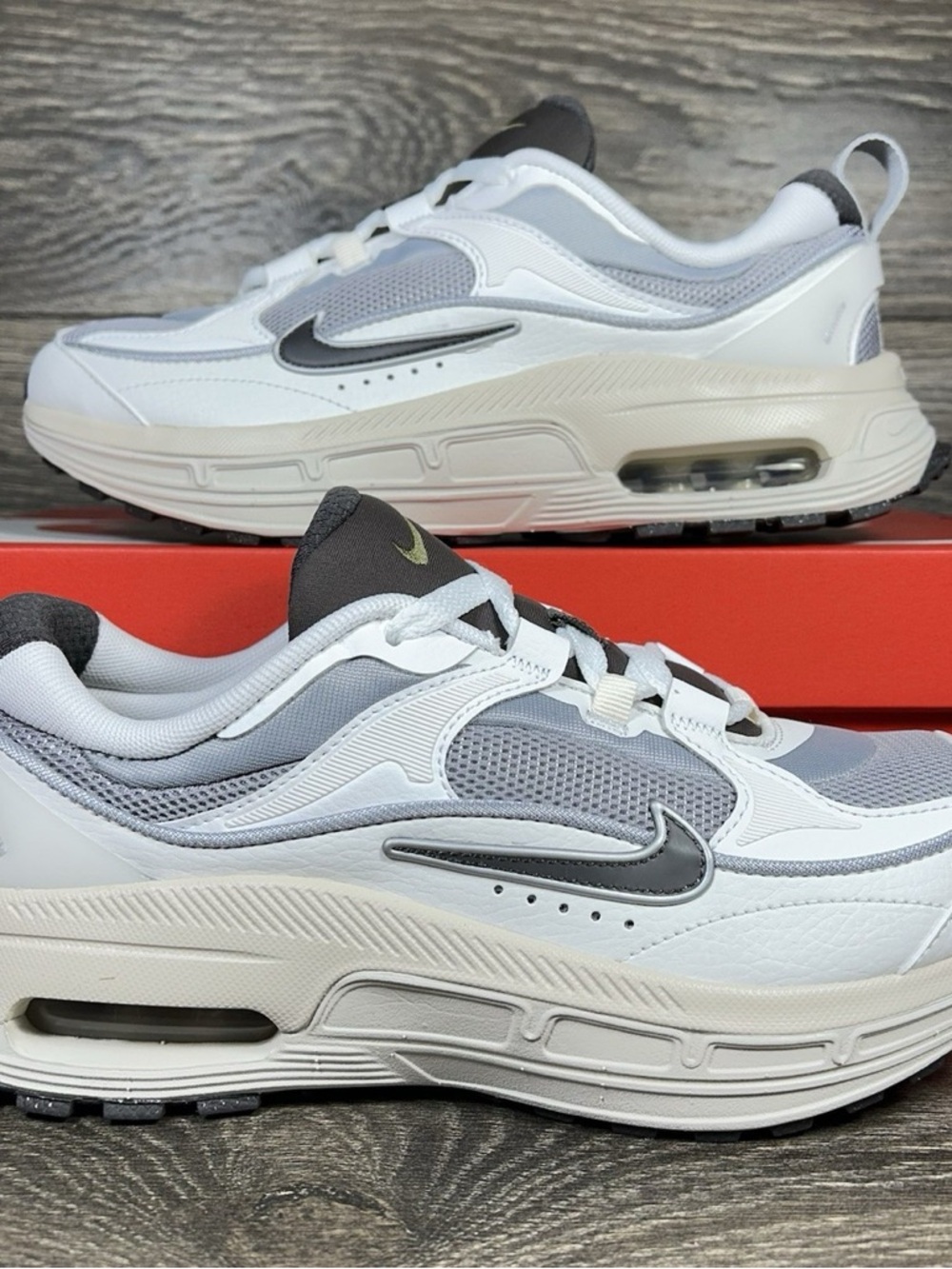 Nike Women’s White and Gray Low-Top Sneakers
